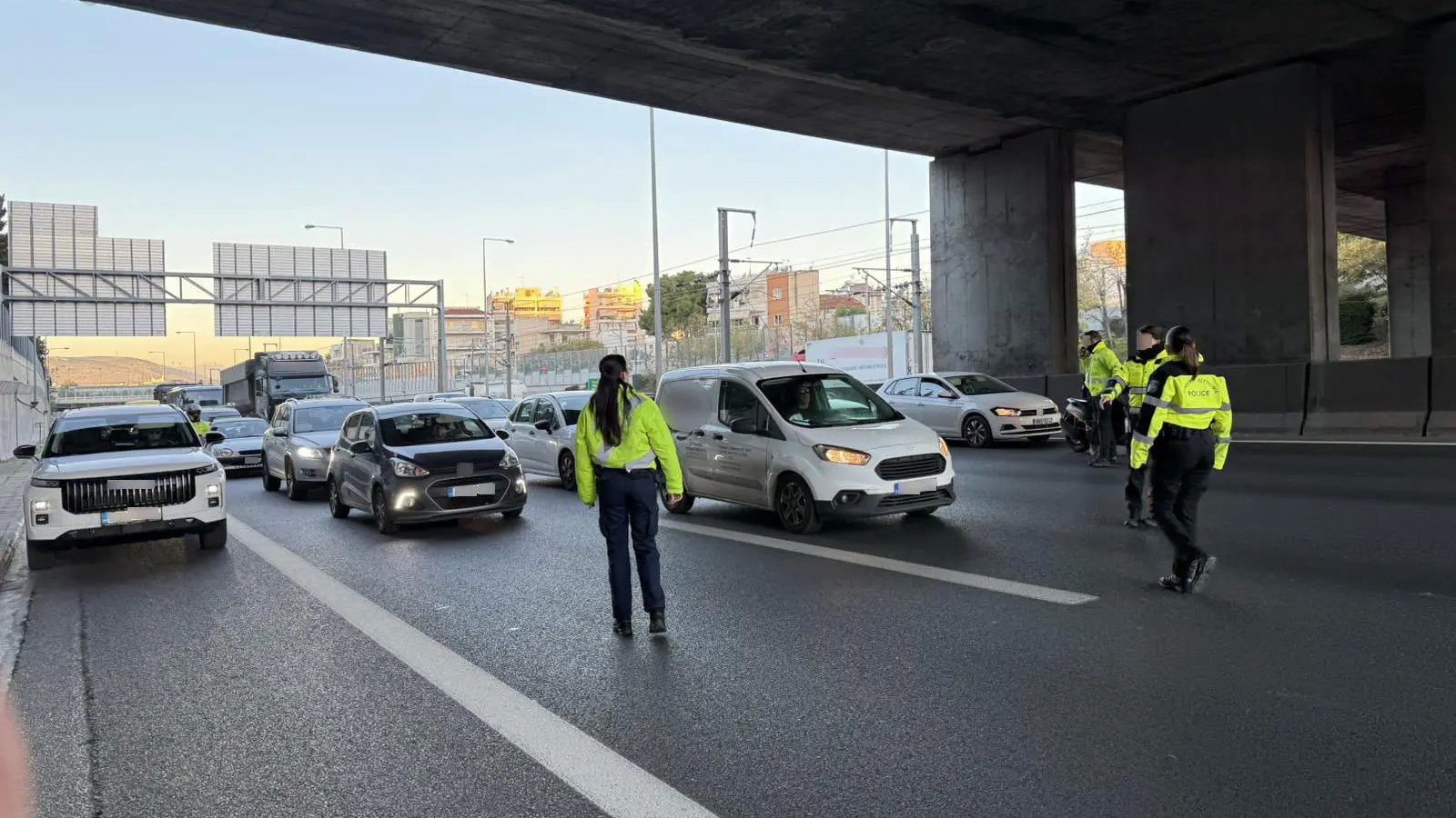 ΕΛ.ΑΣ.: Χωρίς δίπλωμα & πινακίδες ο αναβάτης που συνελήφθη στην Αττική Οδό 